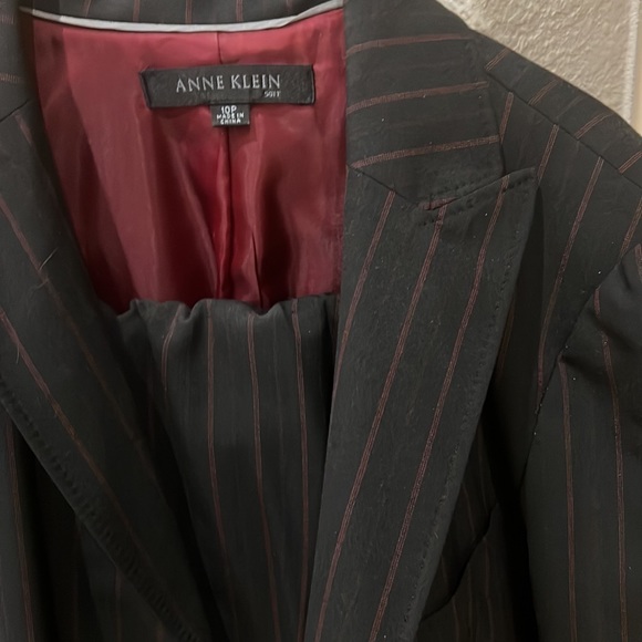 Anne Klein 2 Piece Suit with red pinstripes - Picture 2 of 3